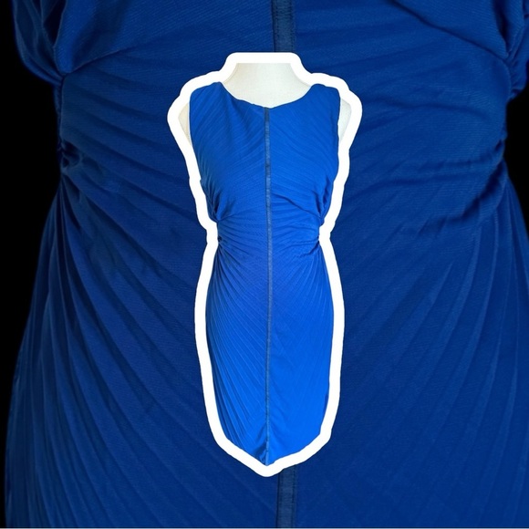 Halston Heritage SL Sunburst Pleat Sheath Dress Sz 8 - Picture 2 of 10